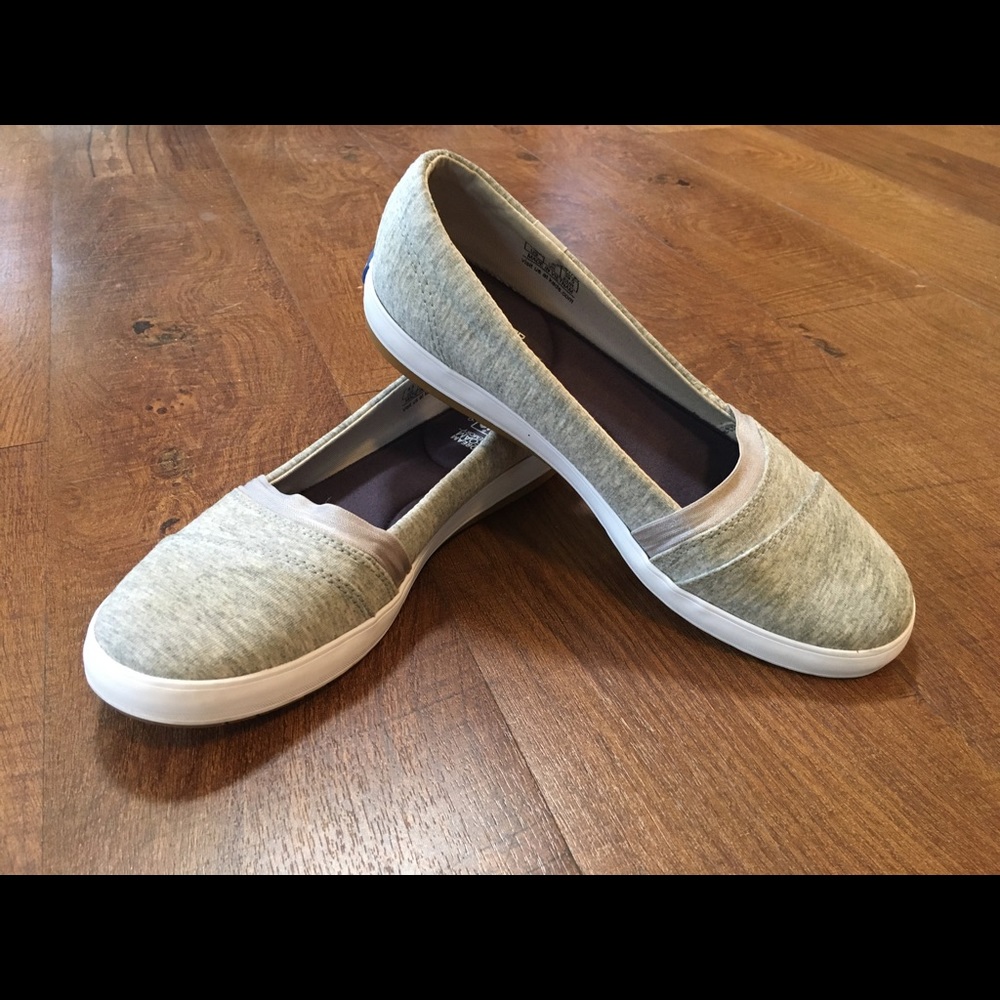 Nice, comfy shoes! I wore them once but my feet are just too wide for them. - Picture 3 of 6